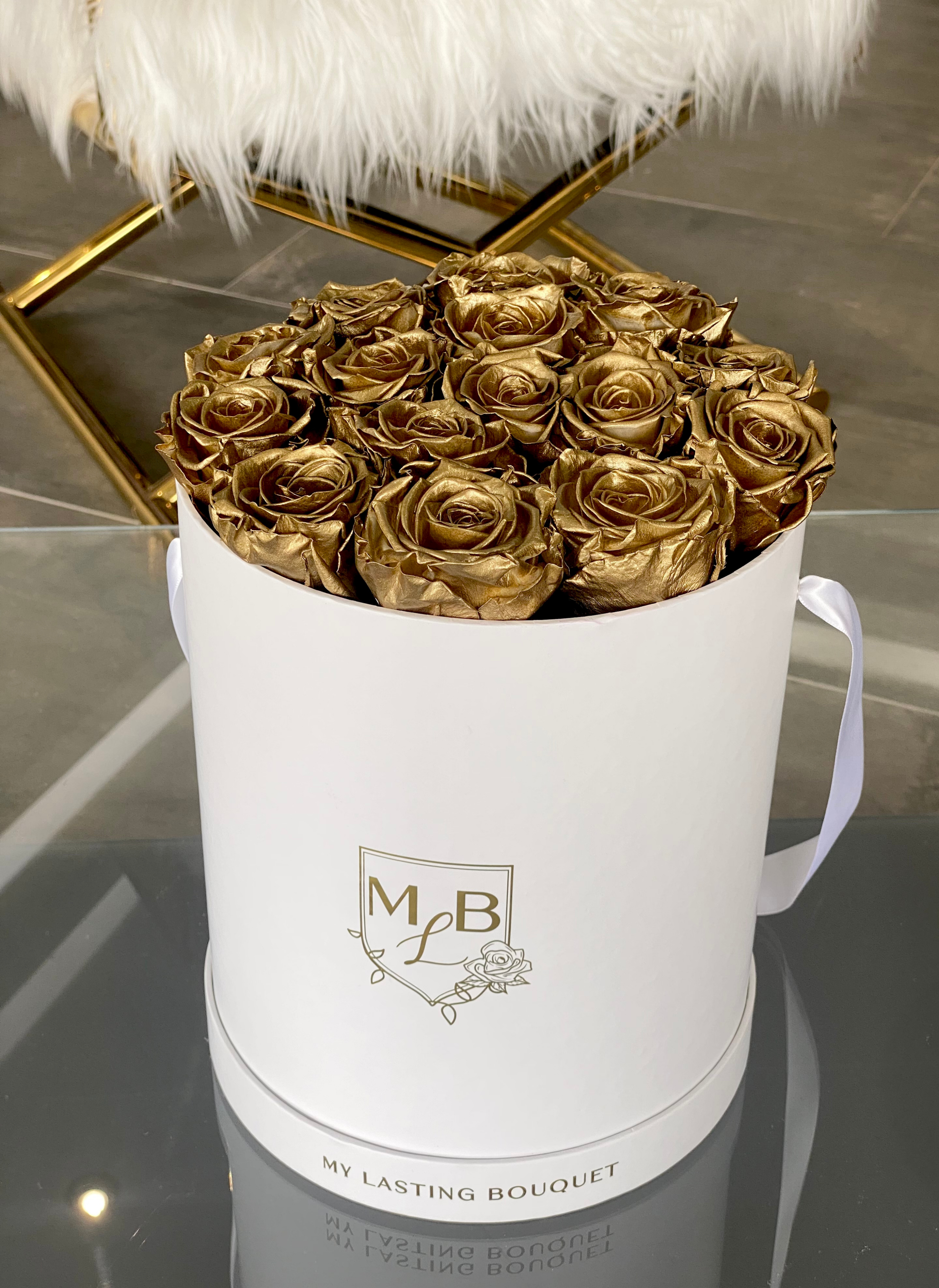 Round Rose Box- Gold Roses - My Lasting Bouquet